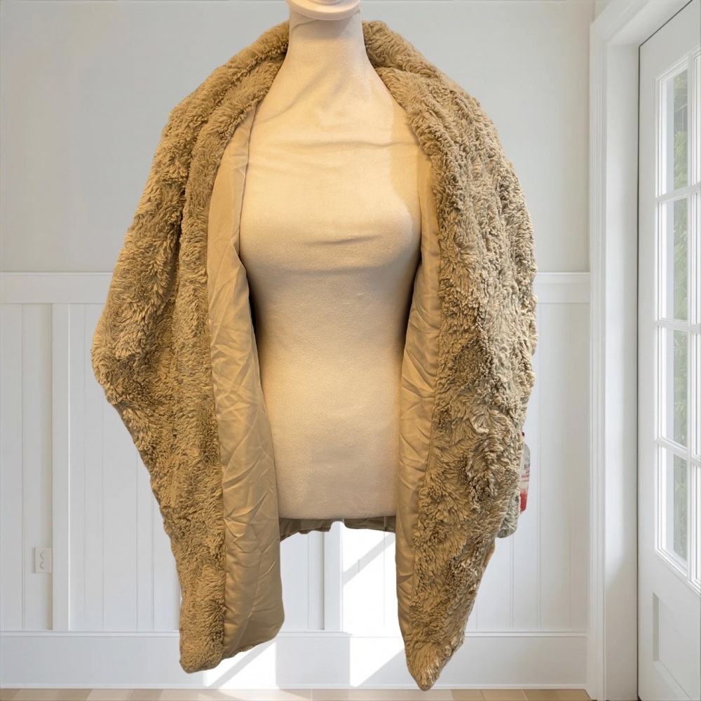 NWT JACK BY BB DAKOTA Women's Oatmeal Faux Fur Shawl Coat XS Extremely Soft - Picture 3 of 11